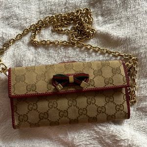 🌸Authentic Gucci Wallet with Chain🌸